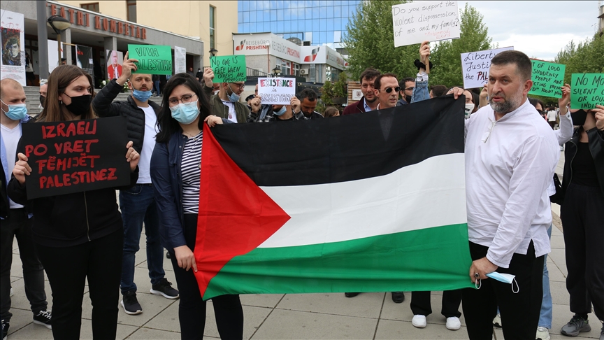 Prishtinë, marsh në solidarizim me popullin palestinez: “Mos e bombardoni Gazën”