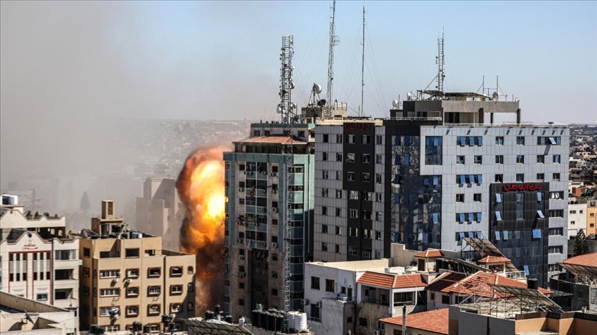 Las oficinas de Al Jazeera y American Associated Press en Gaza fueron destruidas en un ataque israelí