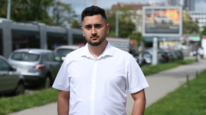 Avusturya’da Filistin bayrağını sosyal medyada paylaşan siyasetçi, Başbakan Kurz’un partisinden ihraç edildi