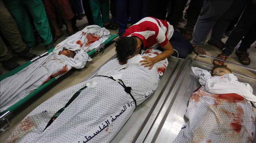 فلسطينيون يشيعون ضحايا مجزرة "الشاطئ"