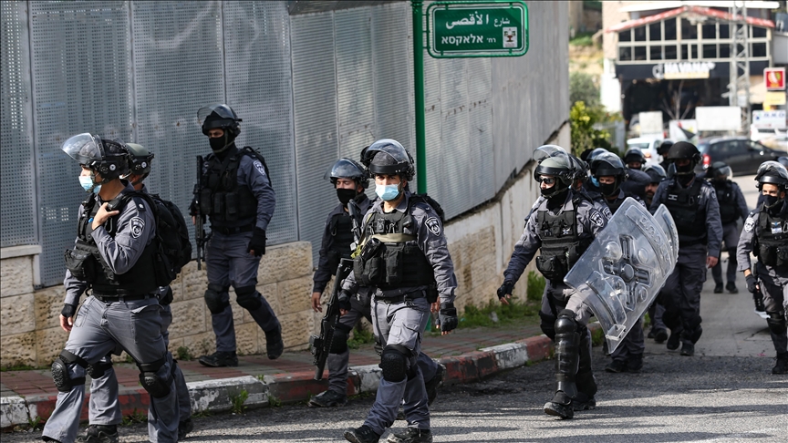الشرطة تعتقل عشرات العرب في اسرائيل الشرطة تعتقل عشرات العرب في اسرائيل