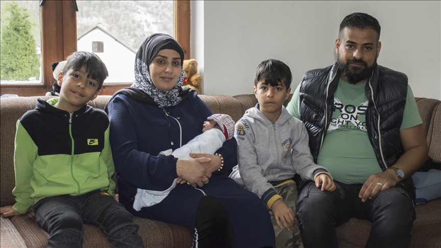 Bračni par iz Iraka u BiH dobio treće dijete: U Begovom Hanu pomažu im građani