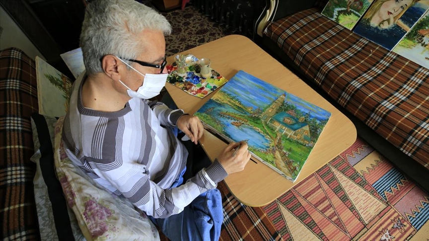 Suriyeli engelli hat ustası ve ressam azmiyle örnek oluyor