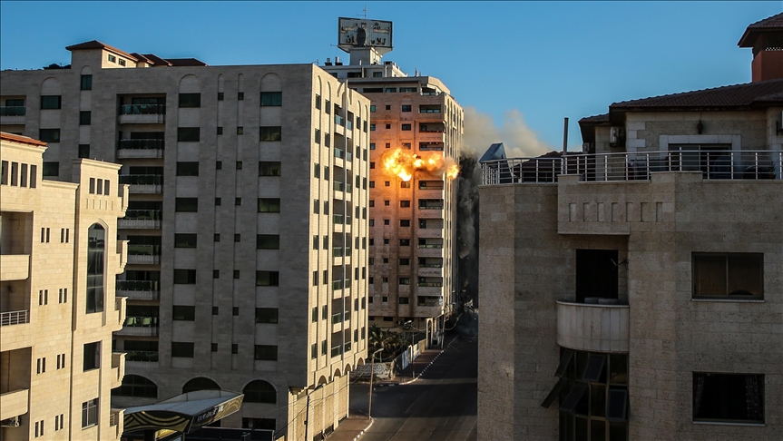 طائرات إسرائيلية تدمر مقري وزارتي العمل والتنمية الاجتماعية بغزة