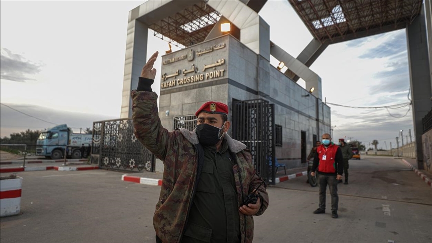 Palestinos heridos cruzan a Egipto después de la apertura de cruce fronterizo