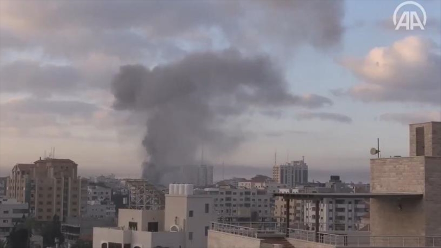 Israeli warplanes destroy 6-story building in Gaza