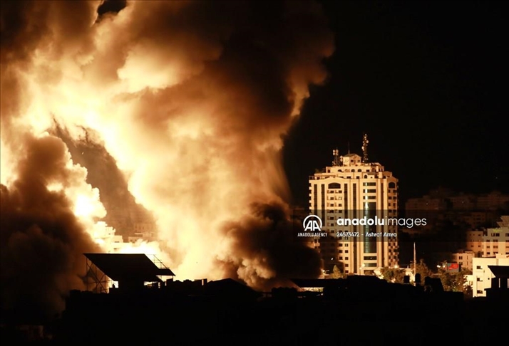 Pesawat tempur Israel hancurkan gedung 6 lantai di Gaza