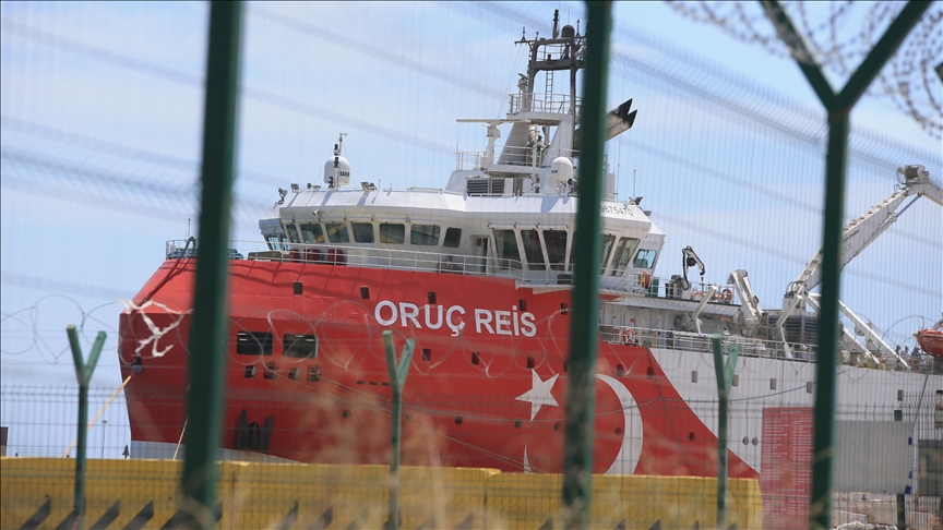 Турецкое судно Oruç Reis пришвартовалось в порту Антальи