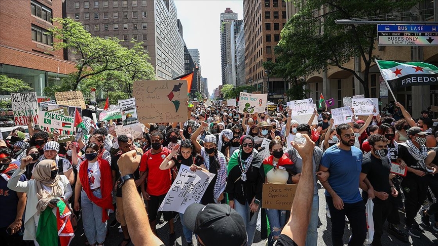 New York'taki İsrail Başkonsolosluğu önünde Filistin'e destek gösterisi