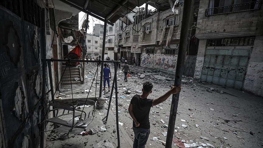 İsrail'in Gazze'ye düzenlediği saldırılarda hayatını kaybedenlerin sayısı 221'e yükseldi