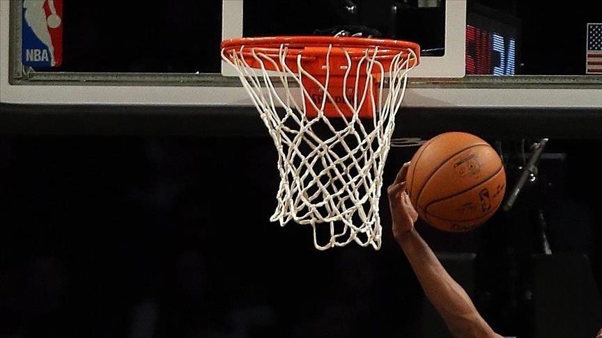 NBA'de Warriors'ı yenen Lakers play-off biletini aldı