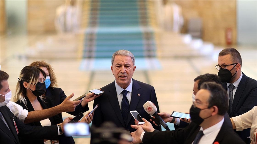 Bakan Akar: Pençe Şimşek-Pençe Yıldırım operasyonlarında şu ana kadar 121 terörist etkisiz hale getirildi