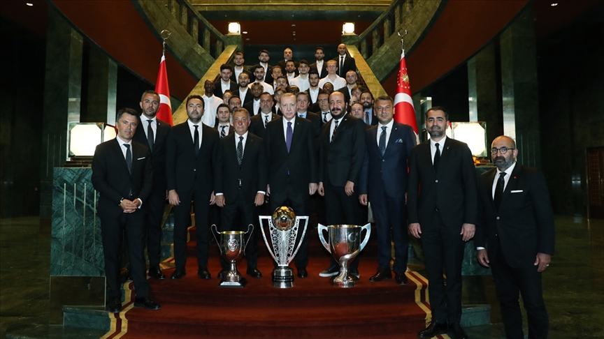 Cumhurbaşkanı Erdoğan: Önümüzdeki sezonu stadyumların yeniden coşkuyla dolduğu bir iklimde düzenlemek istiyoruz