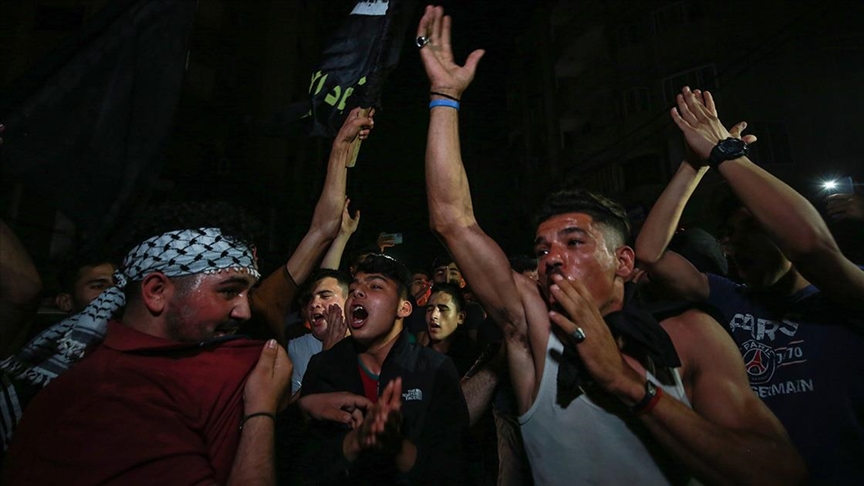 احتفالات الفلسطينيين بـ"انتصار المقاومة" تتصدر الإعلام العبري