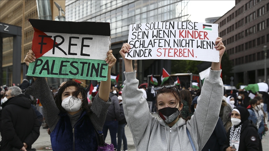 İsrail'in Filistinlilere yönelik saldırıları Berlin'de protesto edildi