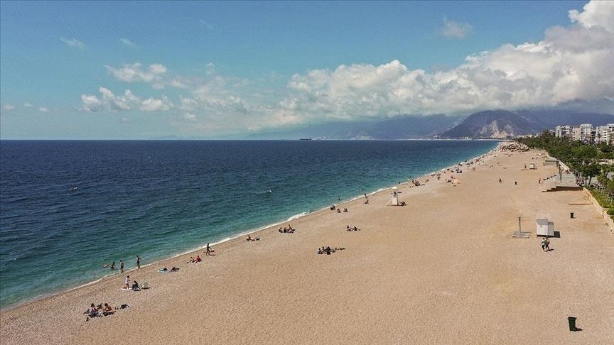 Antalya beaches remain on top of int'l Blue Flag list