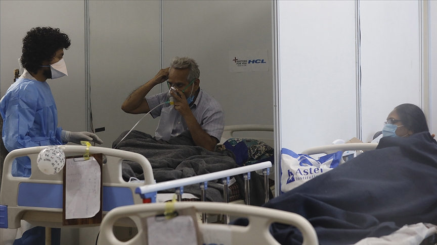 Hindistan'da Kovid-19 nedeniyle son 24 saatte 3 bin 741 kişi hayatını kaybetti