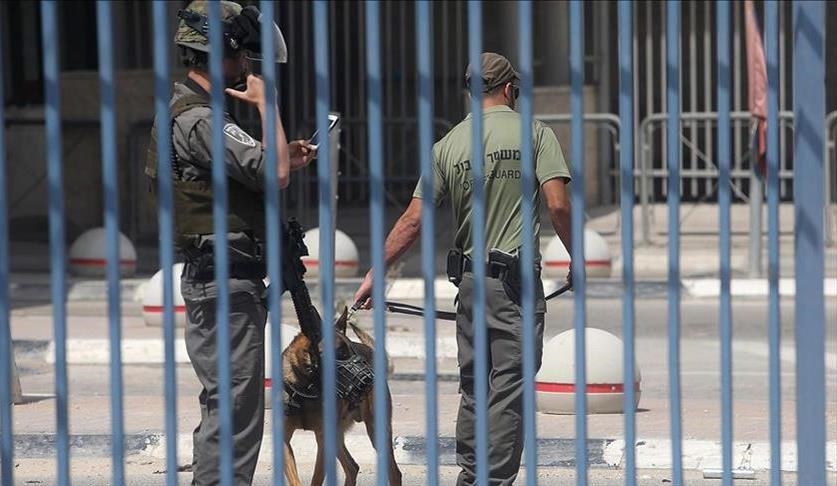 عبر بوابة حديدية.. إسرائيل تخنق 7 بلدات فلسطينية بالضفة