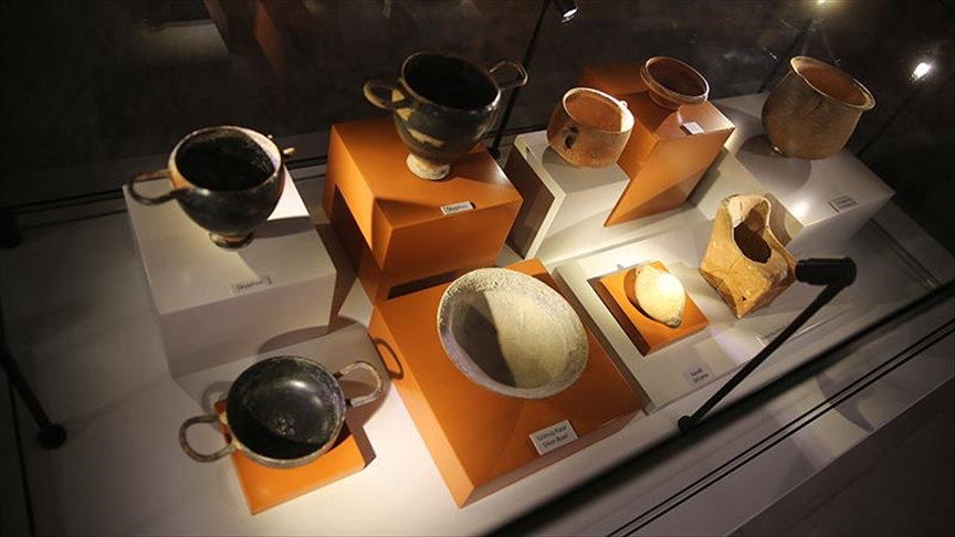 Artifacts from 2,400-year-old tomb attract visitors in Turkey