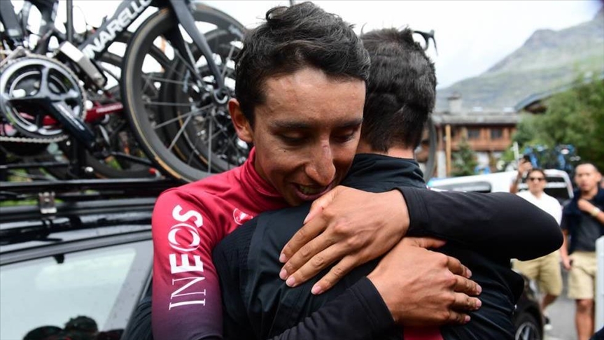 El colombiano Egan Bernal ganó la etapa 16 del Giro de Italia y se mantiene líder de la carrera