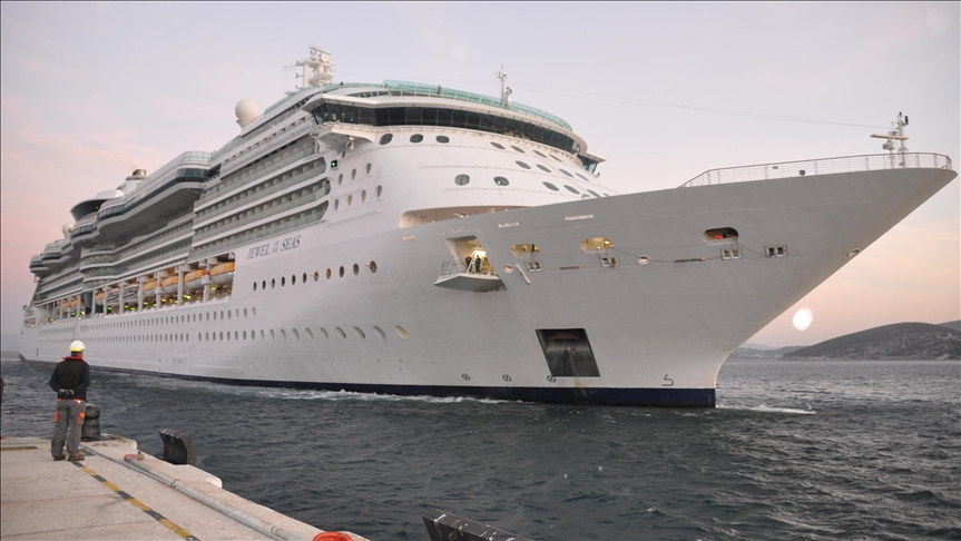 Cruise ship stops in Spain to drop off COVID-infected crew
