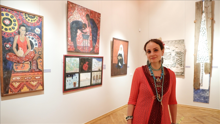 Российская художница продвигает турецкую культуру в своих работах