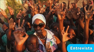 Bisila Bokoko, la filántropa nacida en España que implementó modernas bibliotecas en aldeas de África