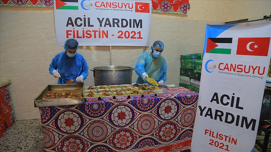 Cansuyu Derneği, Filistin'deki savaş mağdurlarına sıcak yemek dağıttı
