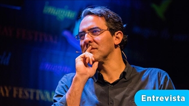 Juan Gabriel Vásquez: las democracias, cuando mejor funcionan, fomentan la existencia de varias perspectivas del pasado