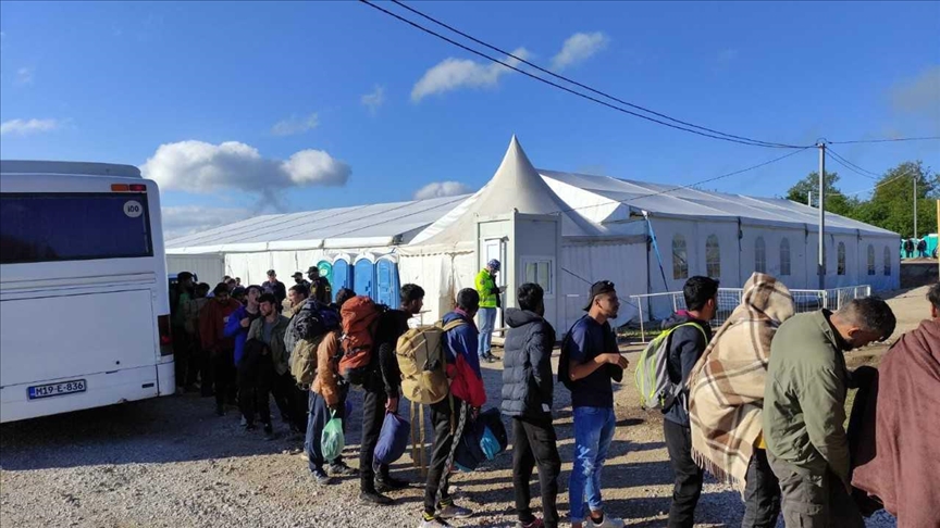 BiH: Izmješteno 255 migranata sa četiri lokacije na području Bihaća