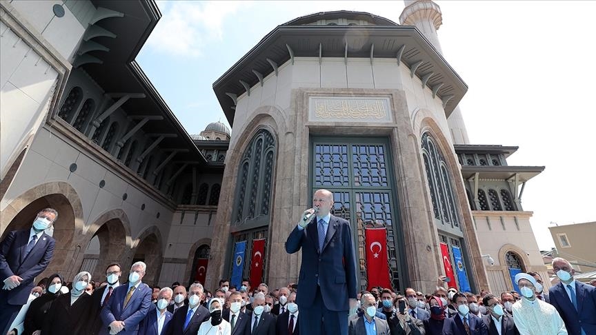 Erdoğan inauguron xhaminë e re në sheshin e famshëm Taksim në Stamboll