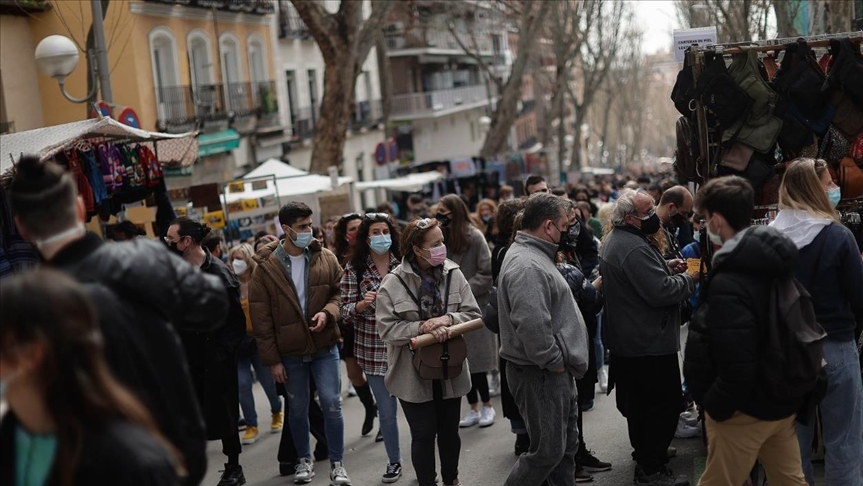 El número de muertos diarios por coronavirus en España cae a 17, el más bajo en nueve meses