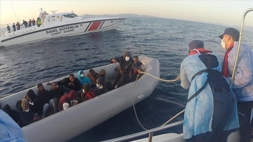 خفر السواحل التركي ينقذ 74 طالب لجوء أعادتهم اليونان