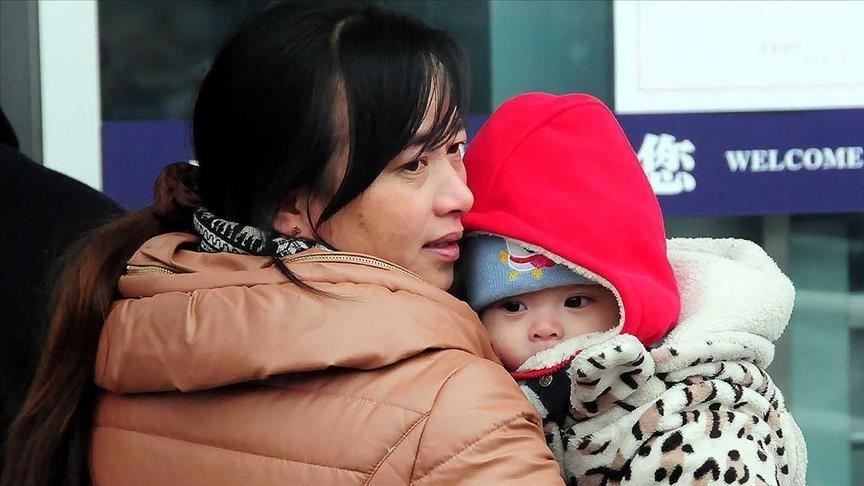 Pasangan suami istri di China sekarang bisa punya 3 anak