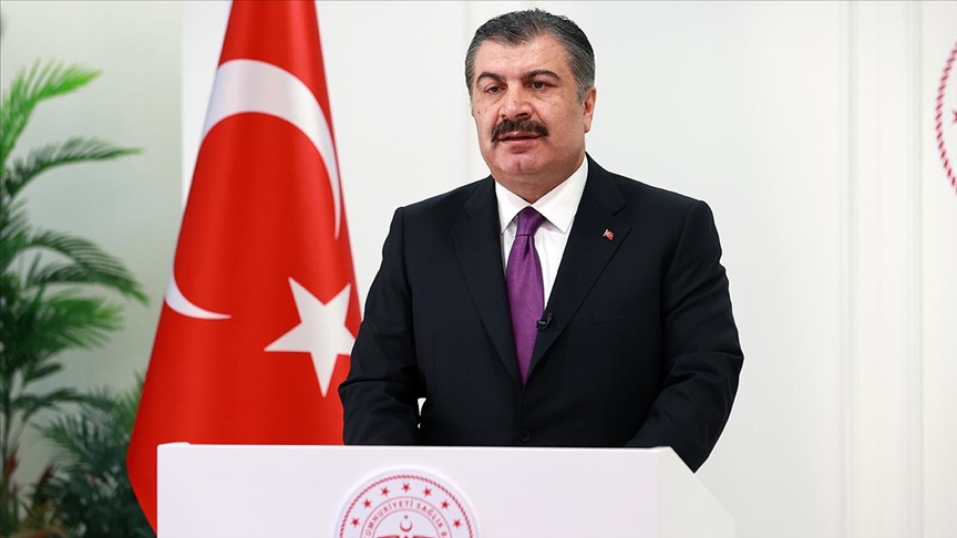 Sağlık Bakanı Koca: Maskelerin yüzümüzü terlettiği son yaz bu yaz olacak