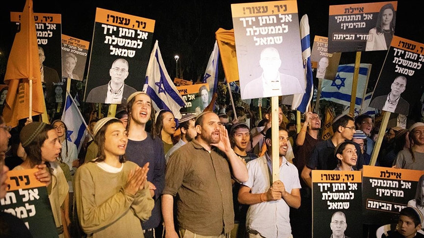Netanyahu taraftarları, yeni koalisyon hükümetine destek veren eski Adalet Bakanı Şaked'i protesto etti