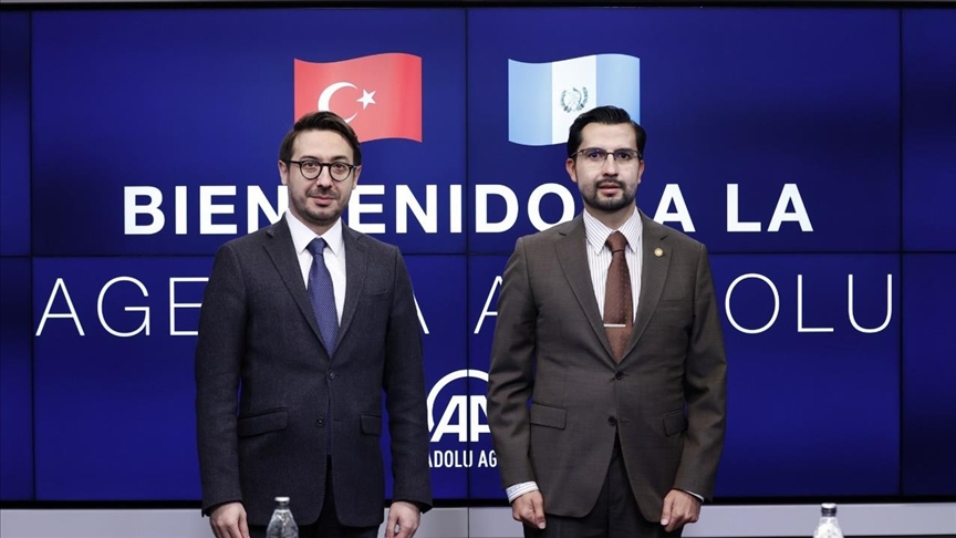 El embajador de Guatemala en Turquía visita la sede de la Agencia Anadolu