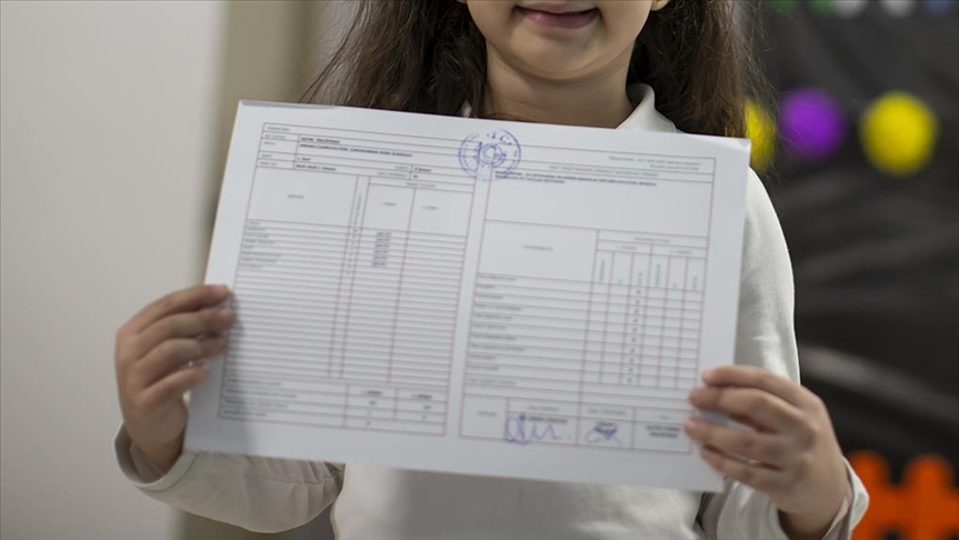 Denizli'de okulun son günü öğretmenler kavga etti: Meslektaşını yere serdi!