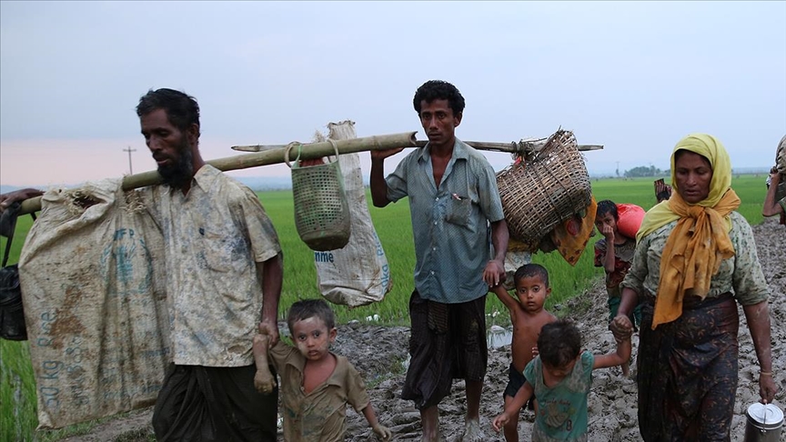 Arakanlı Müslümanlar Myanmar'da askeri yönetim karşıtı 'sivil hükümet'i verdiği sözü tutmaya çağırdı