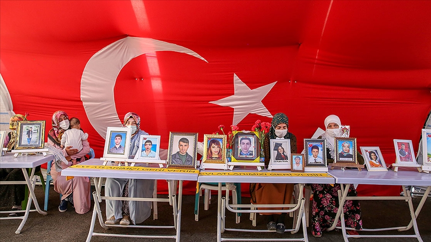Diyarbakır anneleri evlatlarını terörün pençesinden kurtarmakta kararlı 