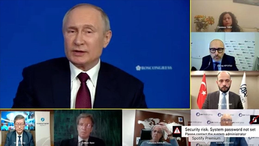 Putin: İsrail-Filistin sorununun çözümüne dair konuların arka plana veya kenara atılmaması önemli