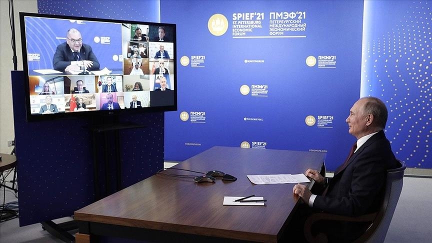 Putin meets leading global news agencies, addresses various topics