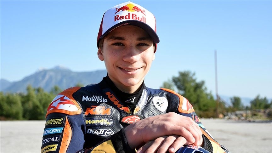 Moto3 Dünya Şampiyonası'nda 3. olan Deniz Öncü, kariyerinde ilk kez podyuma çıktı