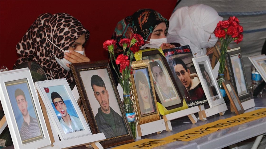 Diyarbakır anneleri evlatlarına kavuşmak için oturma eylemini kararlılıkla sürdürüyor