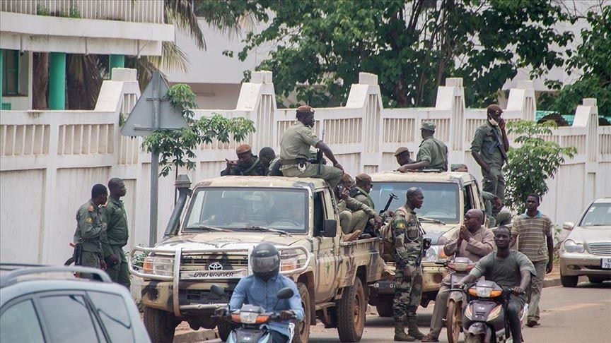 Mali : le colonel Assimi Goïta prête serment  