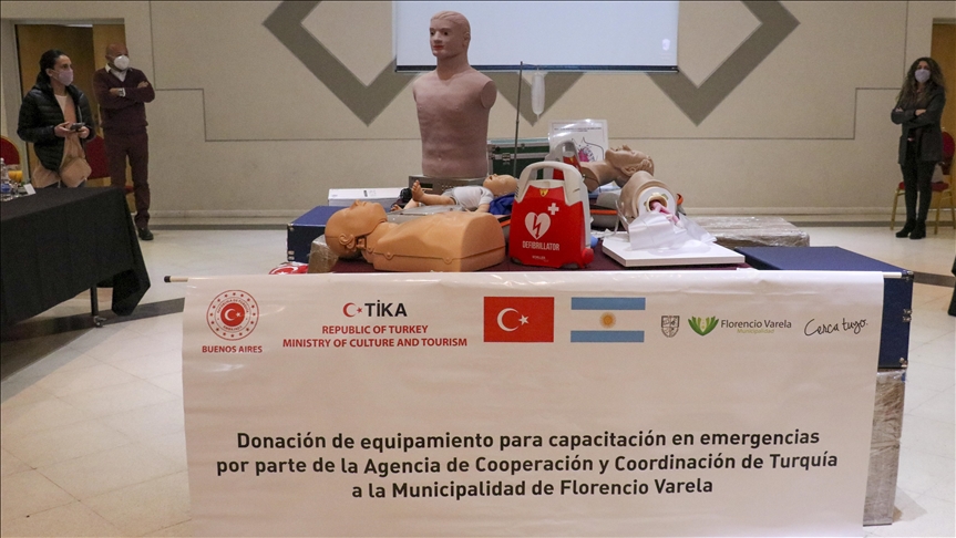 "تيكا" التركية تقدم معدات طبية للأرجنتين