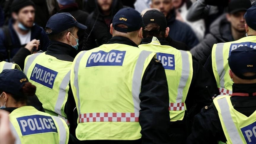 UK police arrest teenagers after Islamophobic assault on Muslim family
