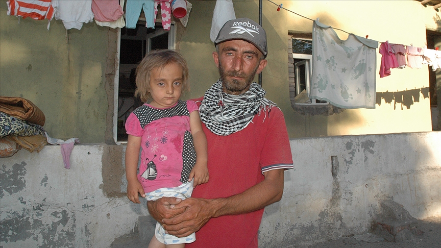 Dar gelirli aile, böbrek hastası kızları Almira'nın sağlığına kavuşacağı günü bekliyor