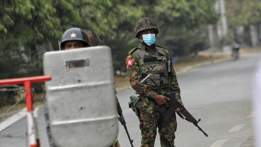 Myanmar'da darbeden bu yana en az 800 askerin orduyu terk ettiği belirtildi
