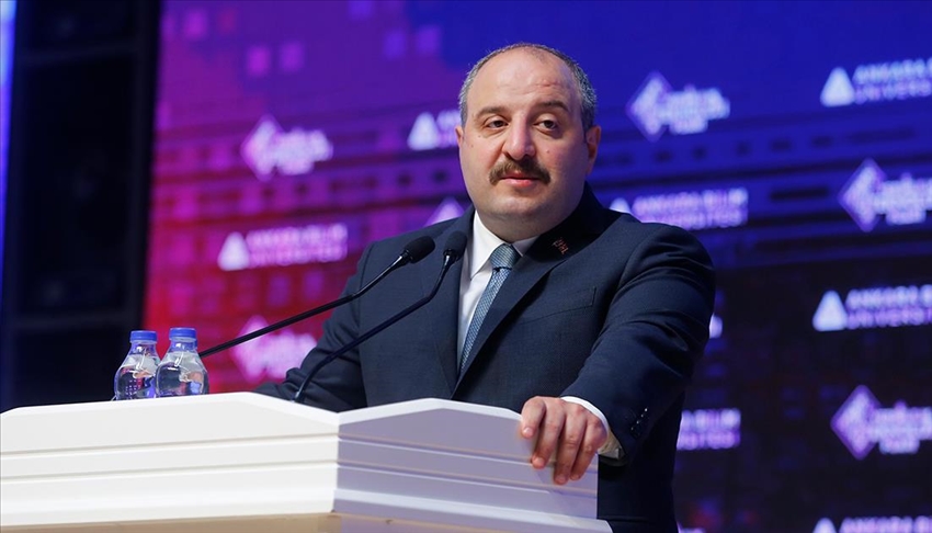 Bakan Varank: Dünya F-35'leri değil savaşan İHA'larımızı konuşacak